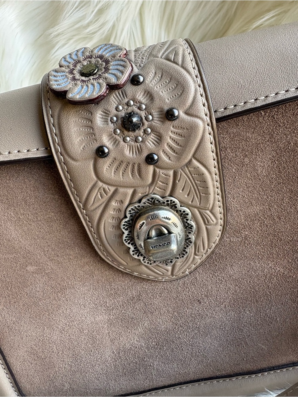 COACH Page 27 - S1781 - Stone Western Tooled + Tea Rose - Picture 8 of 12